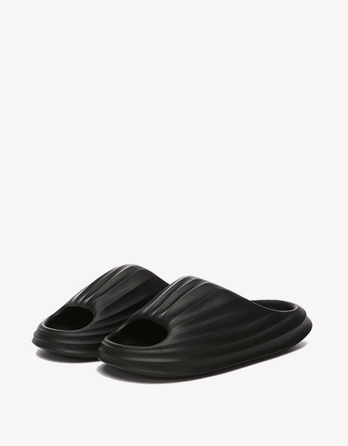 Men Cloud Slippers Plus in Black