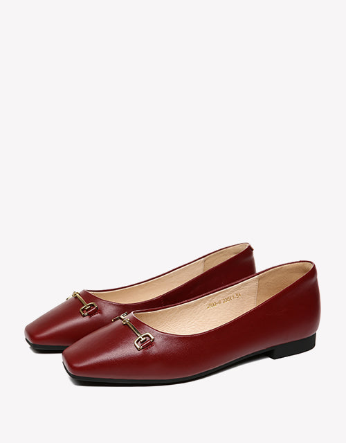 Olivia in claret