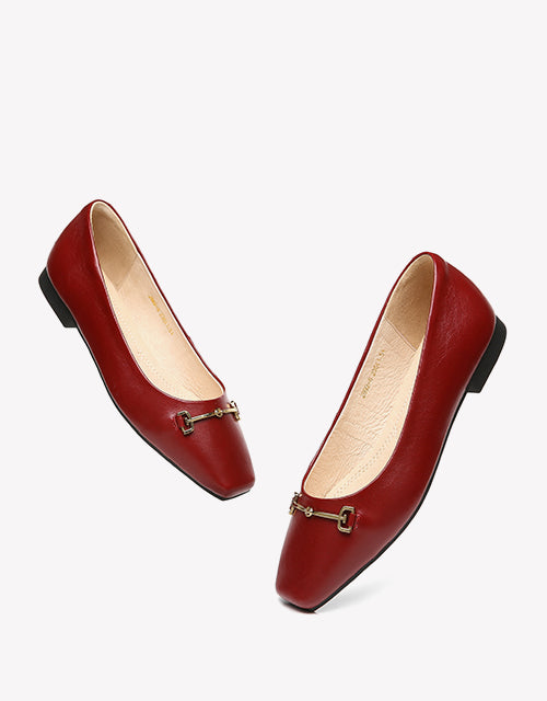 Olivia in claret