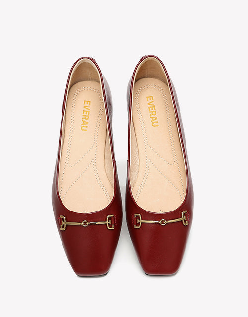 Olivia in claret