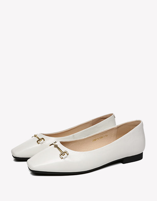 Olivia in milky white
