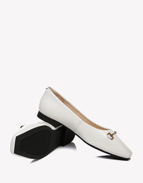 Olivia in milky white