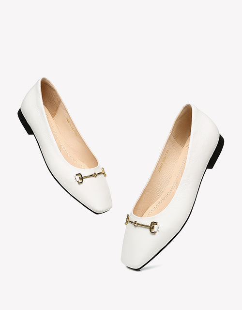 Olivia in milky white