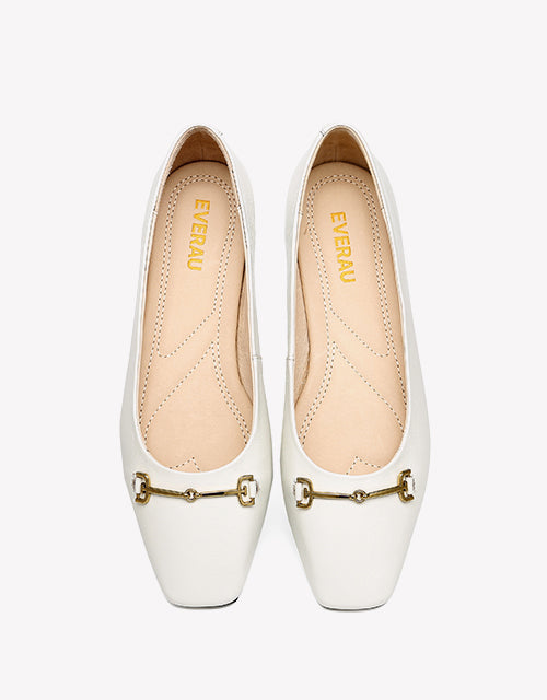 Olivia in milky white